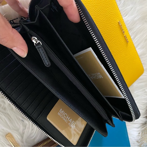 New Michael Kors jet set travel large continental wallet - Picture 15 of 16